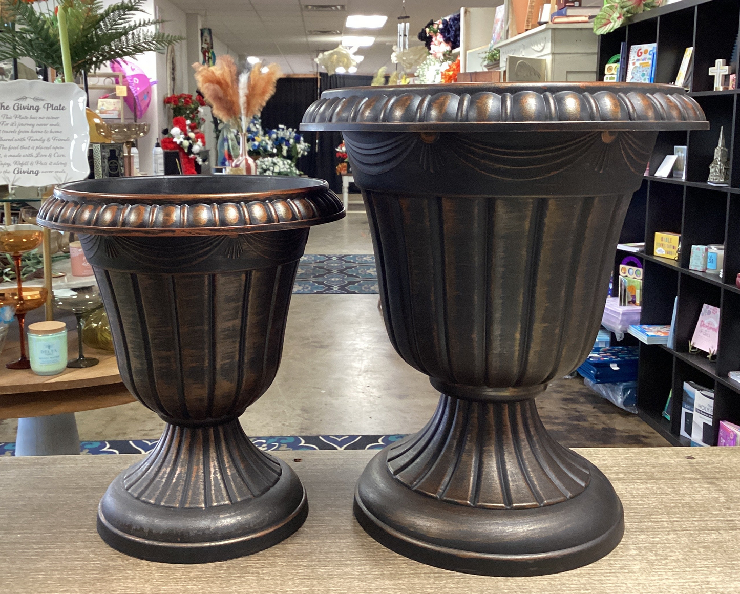 Plastic pedestal planter-Large