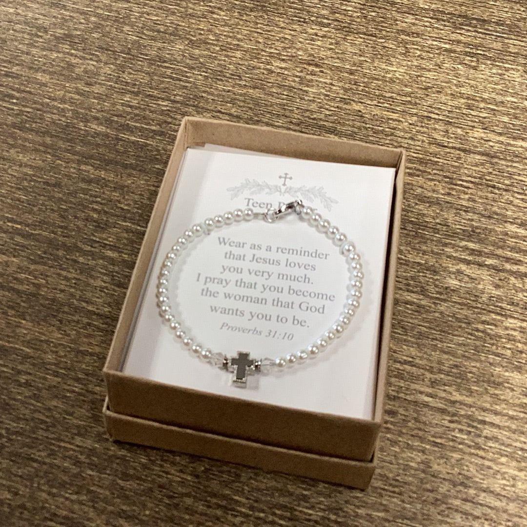 Heirloom Collection Pearl Bracelet with Cross