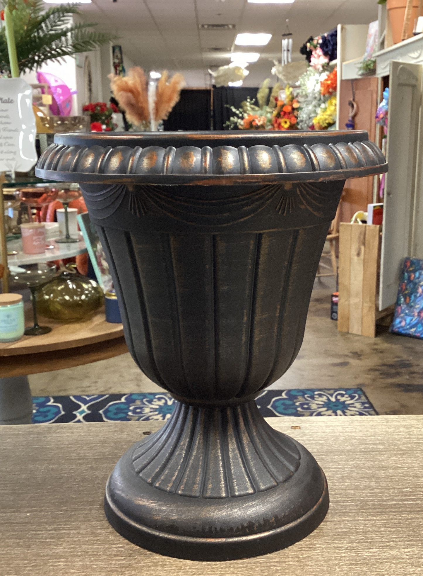 Plastic pedestal planter-Small