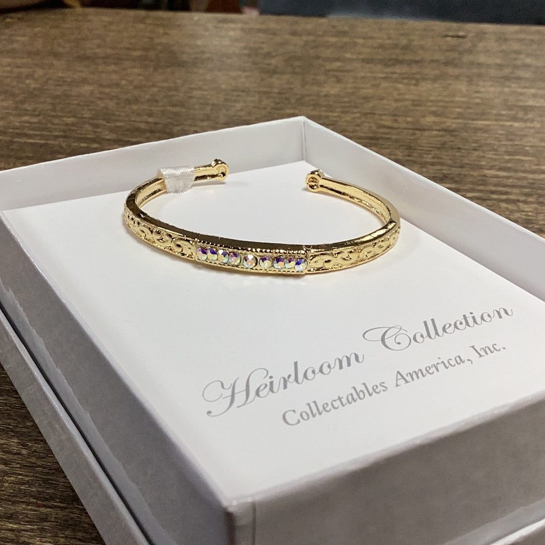 Heirloom collection- gold diamonds bangle