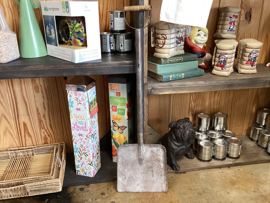 Metal shovel hanger decor