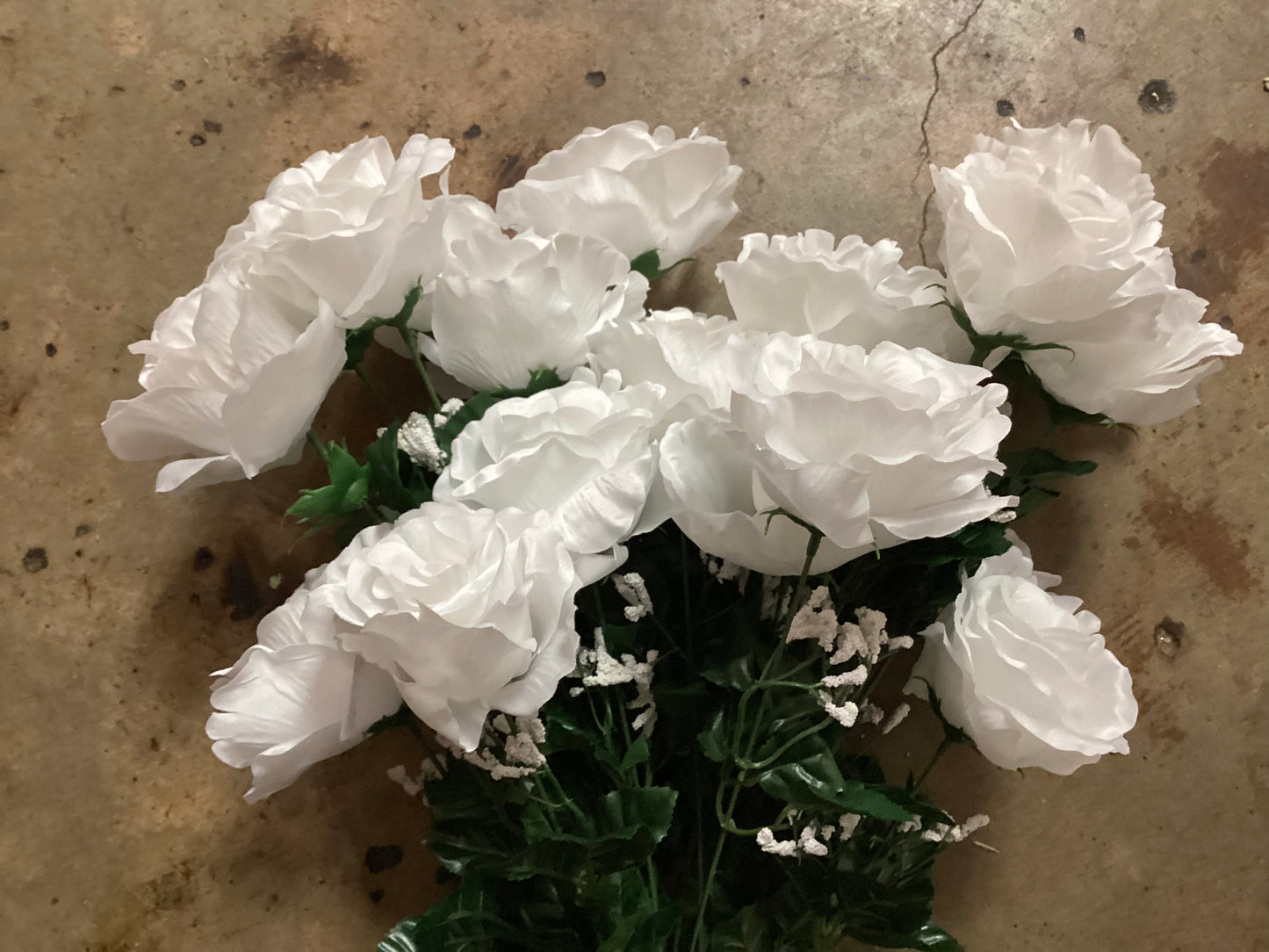 Silk white roses