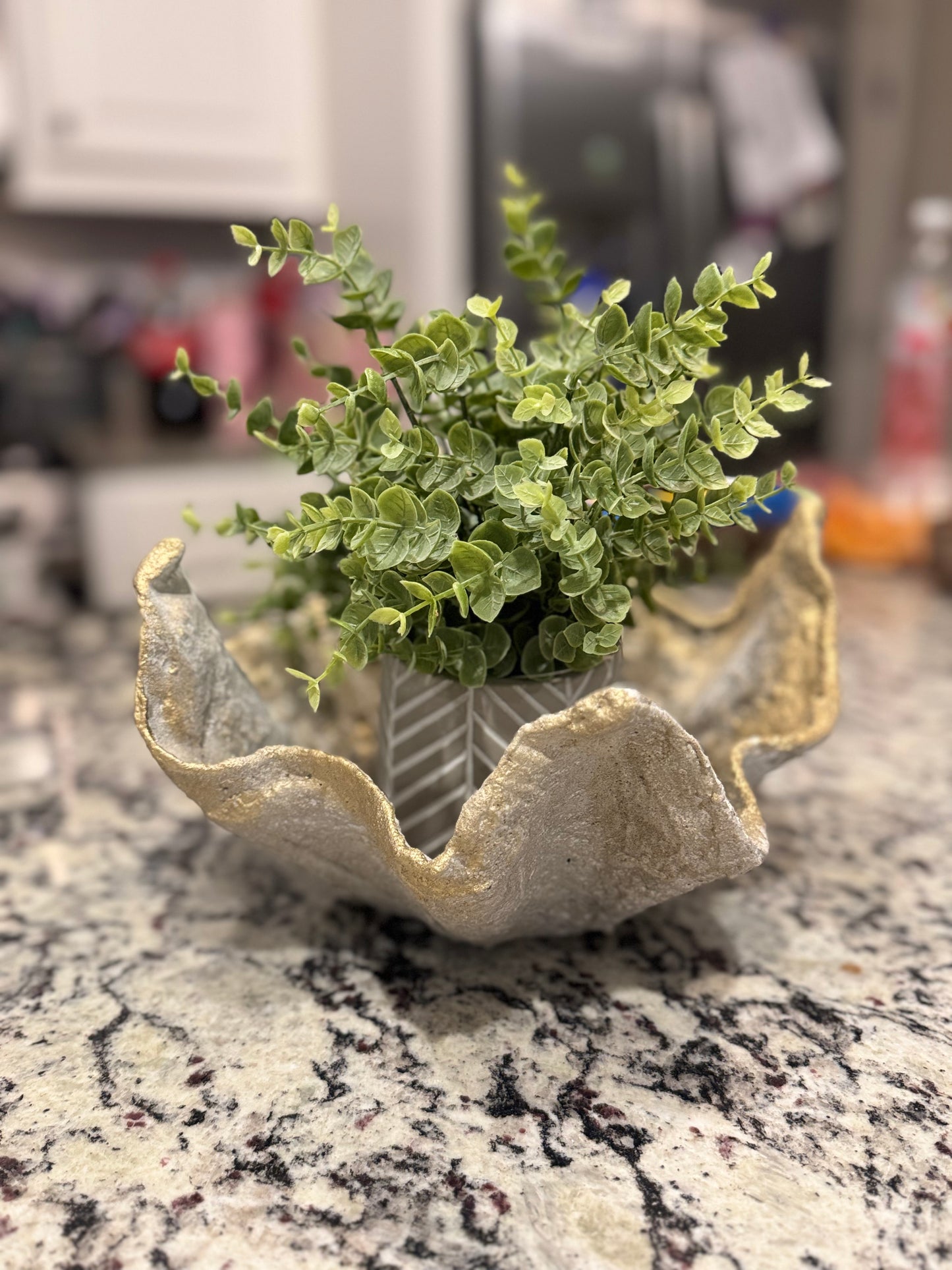 DECORATIVE BOWL- WAVY SQUARE LARGE WITH GOLD
