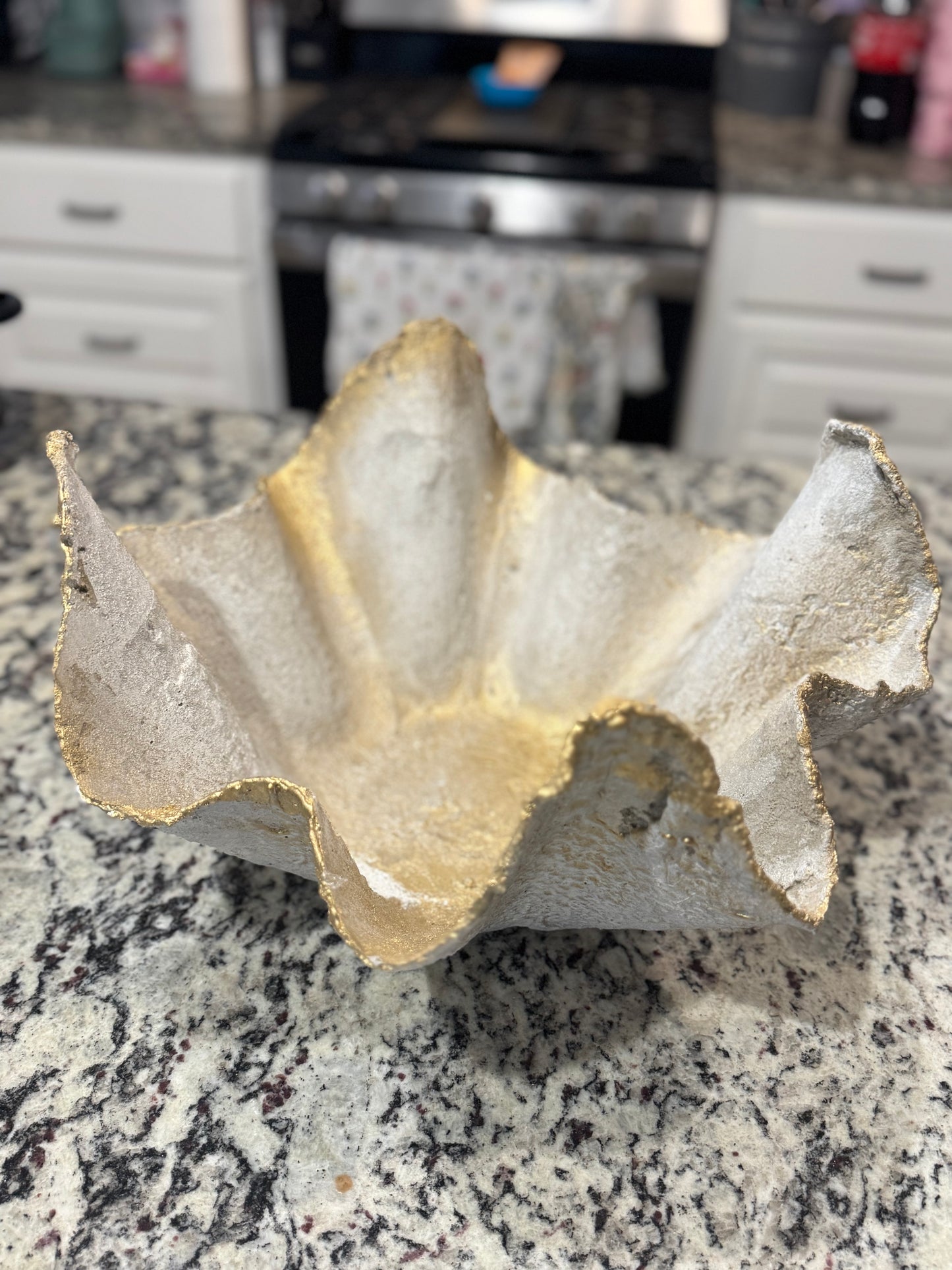 DECORATIVE BOWL- WAVY SQUARE XLARGE WITH GOLD